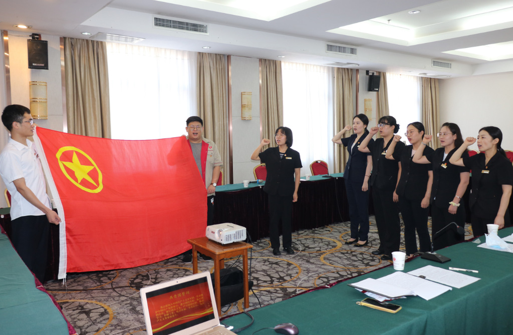 3重温入团誓词.png 3重温入团誓词
